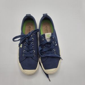 Cariuma Kids Navy Canvas Sneakers